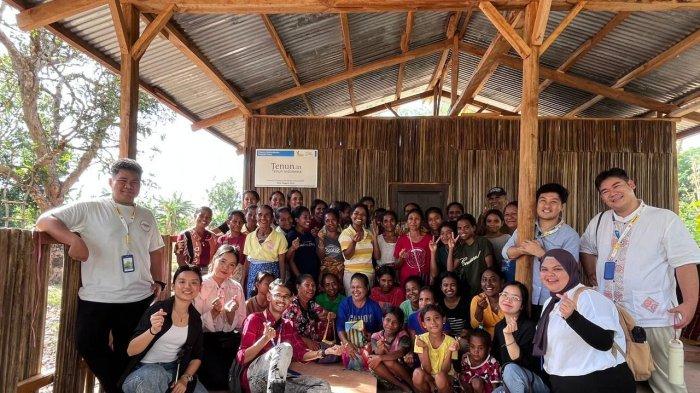 Para Pemuda dari 9 Negara ASEAN Diberdayakan untuk Menambah Keterampilan Perajin Tenun Lokal NTT